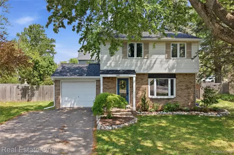 145 Wainwright St, Novi, MI 48377