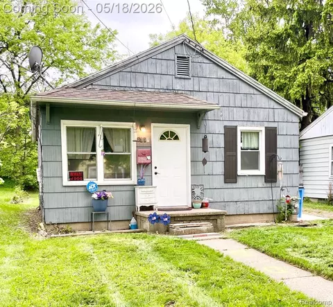 1331 Comfort St, Lansing, MI 48915