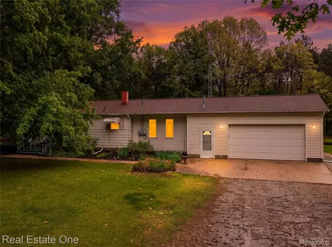 9715 Galatian Dr, Hamburg, MI 48189