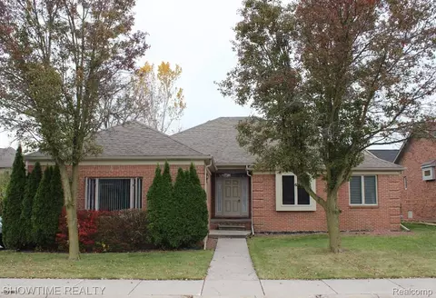 21130 Parkplace Ln, Clinton Township, MI 48036
