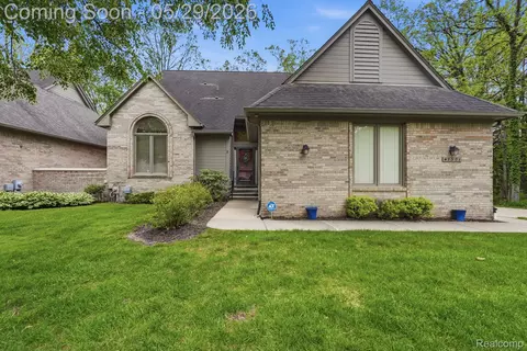 47301 Bramblewood Ct, Novi, MI 48374