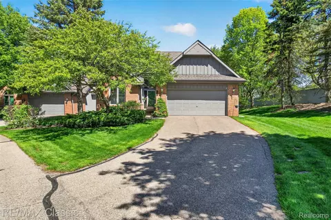 37828 Avon Ln, Farmington Hills, MI 48331