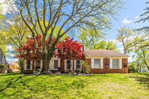 3407 Buckingham Trl, West Bloomfield, MI 48323