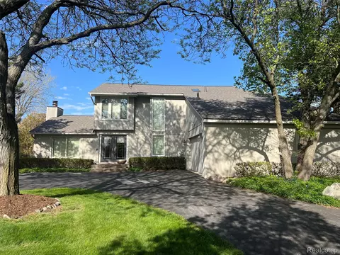 3958 Winterset Ct, West Bloomfield, MI 48323