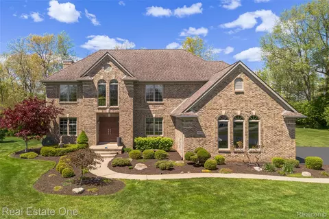9068 Lebarron Ct, York, MI 48176
