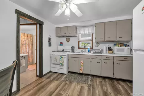 11063 Jackson St, Taylor, MI 48180 photo 16