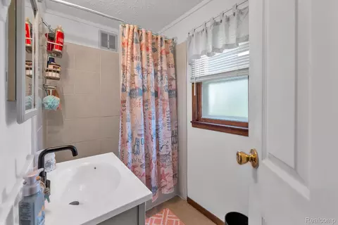 11063 Jackson St, Taylor, MI 48180 photo 13