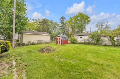 11063 Jackson St, Taylor, MI 48180 photo 4