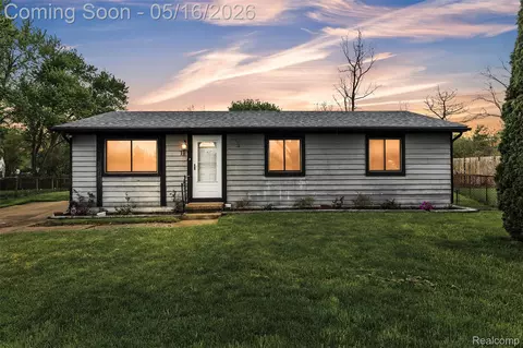11 Faust Ct, Ann Arbor, MI 48108