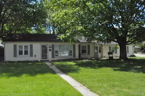 1843 Lathers St, Garden City, MI 48135