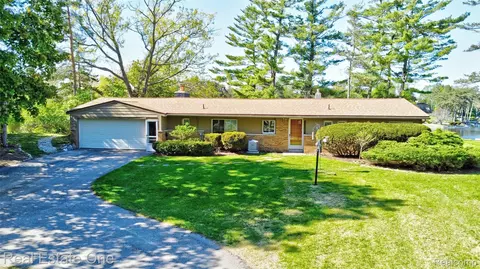 1140 Seneca Rd, Orion, MI 48362