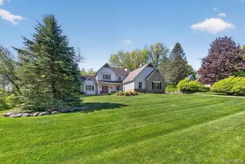 7798 Lee Rd, Brighton, MI 48116