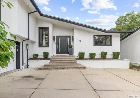 1762 Saint Johns Ct, Bloomfield Hills, MI 48302