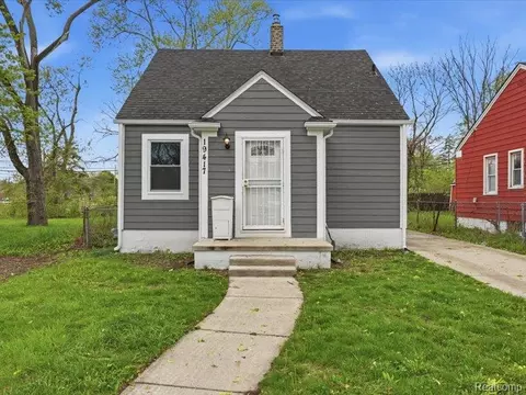 19417 Glastonbury Rd, Detroit, MI 48219