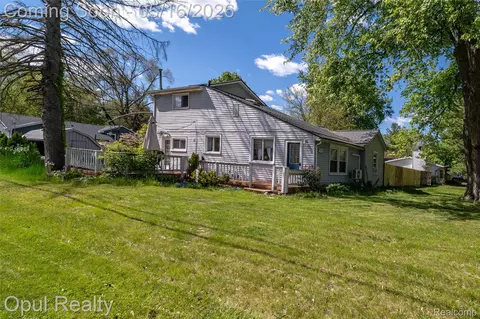 21001 Parker St, Farmington Hills, MI 48336