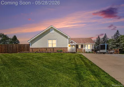 8012 Fox Hollow Rd, Goodrich, MI 48438