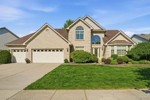26654 Rose Dr, Flat Rock, MI 48134