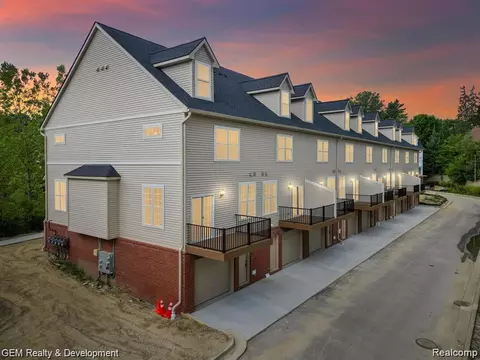506 Village Ln, Milford, MI 48381