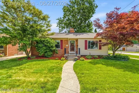 9900 Brookfield St, Livonia, MI 48150