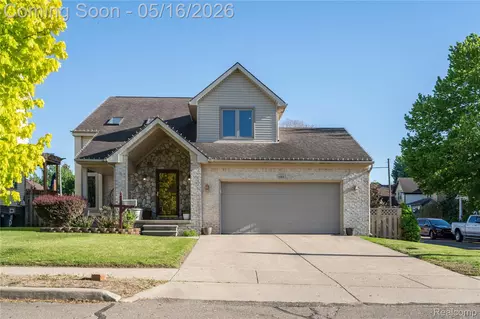 195 Davis St, Wyandotte, MI 48192