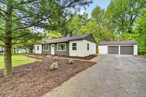 1609 Gilcrest Ave, East Lansing, MI 48823