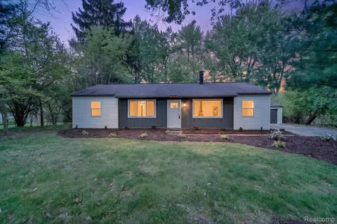 1609 Gilcrest Ave, East Lansing, MI 48823
