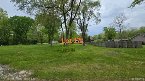 Vl Vinewood, Romulus, MI 48174