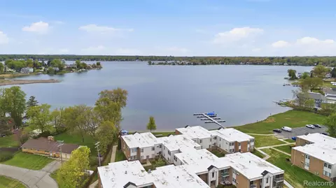 1671 Cass Lake Rd #C, Keego Harbor, MI 48320