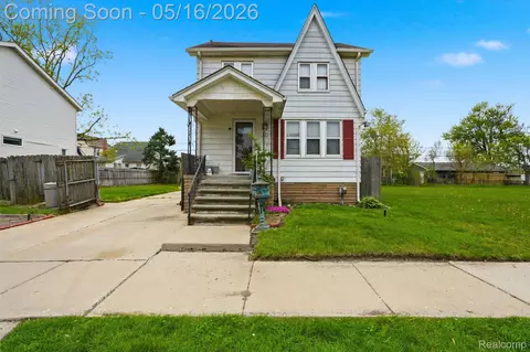 221 Bondie St, Wyandotte, MI 48192