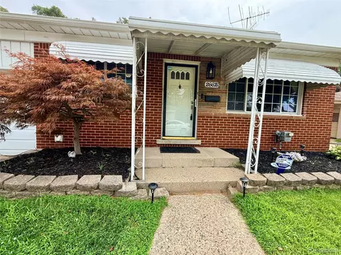 26676 Richard Dr, Warren, MI 48089