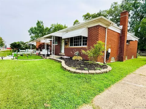 26676 Richard Dr, Warren, MI 48089