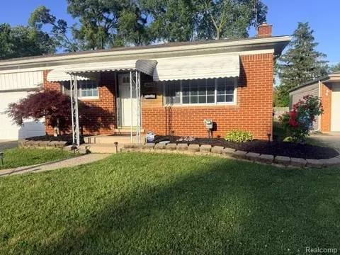 26676 Richard Dr, Warren, MI 48089