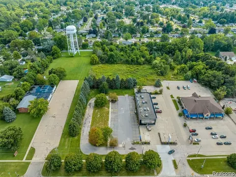 8541 Miller Rd, Swartz Creek, MI 48473