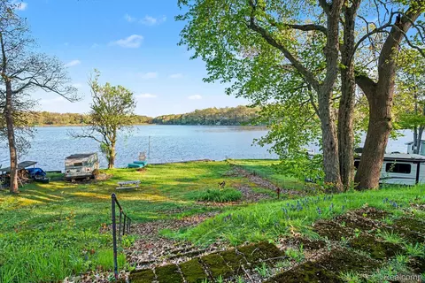 60800 Lilly Lake Dr, Newberg, MI 49061