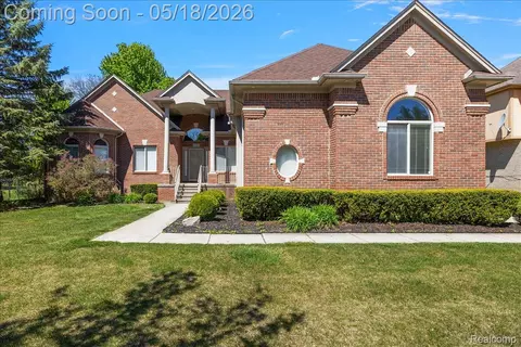 49763 Decker Dr, Shelby Township, MI 48317