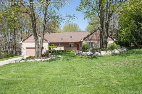 6093 Rosewood Pkwy, White Lake, MI 48383