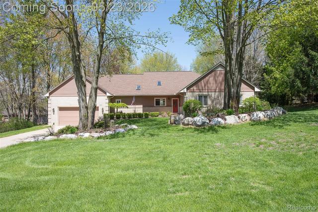 6093 Rosewood Pkwy, White Lake, MI 48383