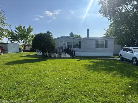 823 Linden, Handy, MI 48836