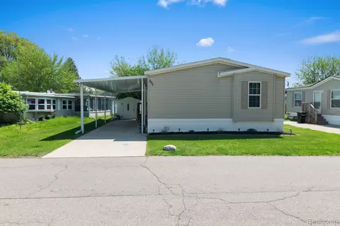 303 Toucan St, Rochester Hills, MI 48309