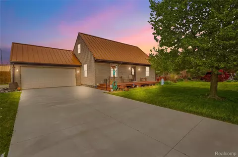 792 Fairview Dr, Imlay City, MI 48444