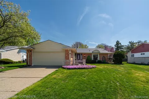 14188 Ramblewood St, Livonia, MI 48154