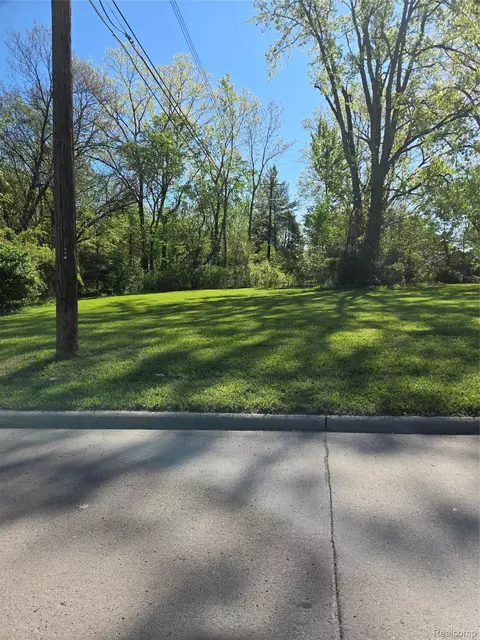 5055 Admiral St, Westland, MI 48186