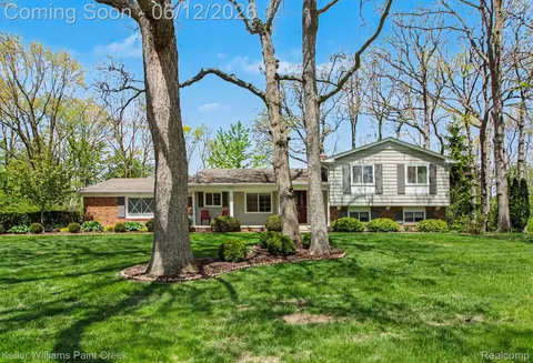 3370 Aquinas Dr, Rochester Hills, MI 48309