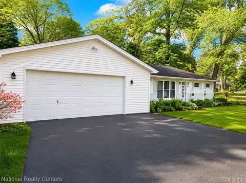 3137 Dean Rd, Bedford, MI 48144