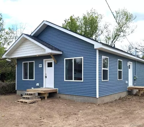6056 Pearl St, Burton, MI 48509