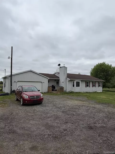 5200 Mayville Rd, Koylton, MI 48760