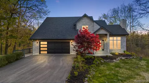 1585 Houghton Trl, Groveland, MI 48462