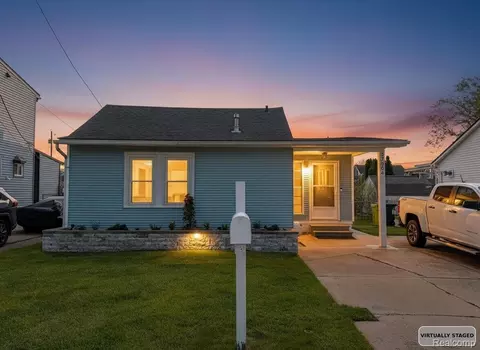 37884 Maplehill St, Harrison, MI 48045