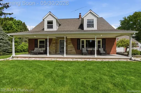 11025 Hamburg Rd, Whitmore Lake, MI 48189