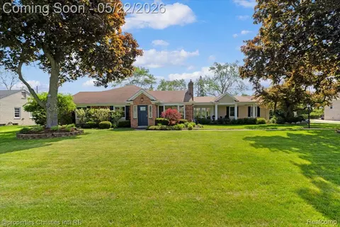 6225 Golfview Dr, Bloomfield Hills, MI 48301